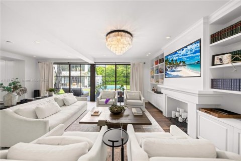 Casa en alquiler en Miami Beach, Florida, 6 dormitorios, 404.22 m2 № 1977524 - foto 7