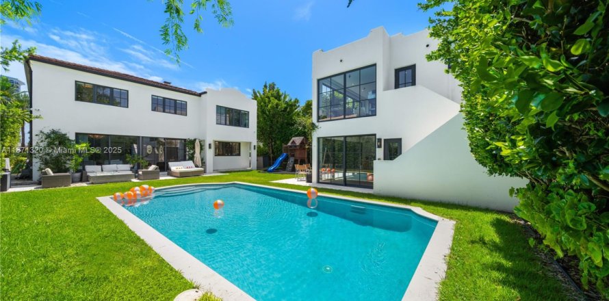 Casa en Miami Beach, Florida 6 dormitorios, 404.22 m2 № 1977524