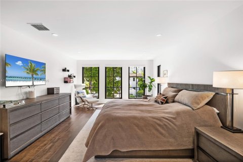 Casa en alquiler en Miami Beach, Florida, 6 dormitorios, 404.22 m2 № 1977524 - foto 21