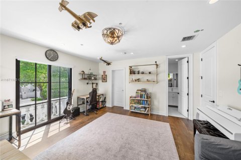 Casa en alquiler en Miami Beach, Florida, 6 dormitorios, 404.22 m2 № 1977524 - foto 27
