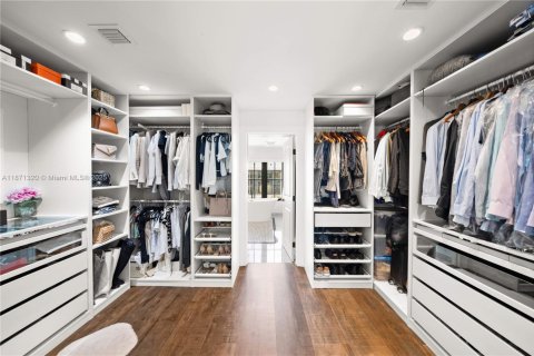 Casa en alquiler en Miami Beach, Florida, 6 dormitorios, 404.22 m2 № 1977524 - foto 25