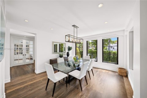Casa en alquiler en Miami Beach, Florida, 6 dormitorios, 404.22 m2 № 1977524 - foto 17