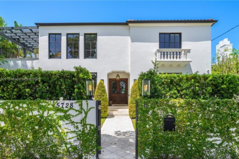 Casa en alquiler en Miami Beach, Florida, 6 dormitorios, 404.22 m2 № 1977524 - foto 3