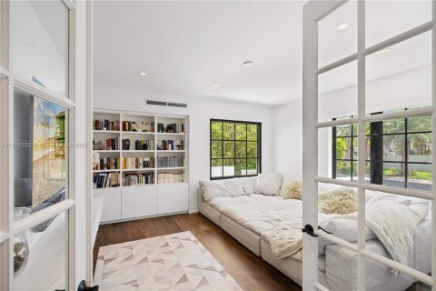 Casa en alquiler en Miami Beach, Florida, 6 dormitorios, 404.22 m2 № 1977524 - foto 18