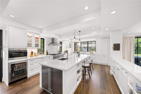 Casa en alquiler en Miami Beach, Florida, 6 dormitorios, 404.22 m2 № 1977524 - foto 12