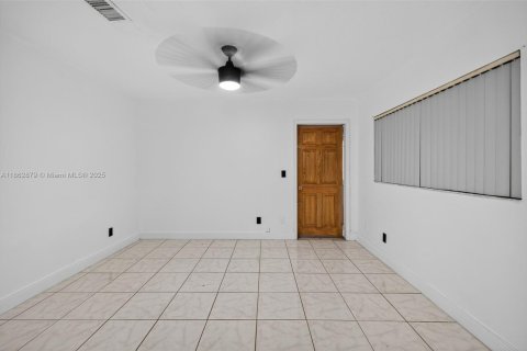 Casa en venta en Lauderhill, Florida, 4 dormitorios, 167.32 m2 № 1891077 - foto 20