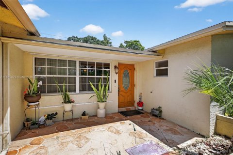 Casa en venta en Lauderhill, Florida, 4 dormitorios, 167.32 m2 № 1891077 - foto 3