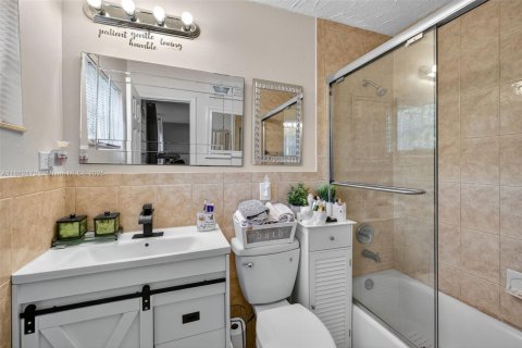 Casa en venta en Lauderhill, Florida, 4 dormitorios, 167.32 m2 № 1891077 - foto 16
