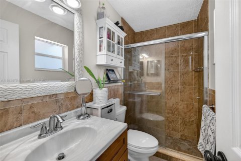 Casa en venta en Lauderhill, Florida, 4 dormitorios, 167.32 m2 № 1891077 - foto 13