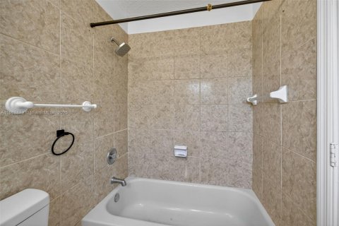 Casa en venta en Lauderhill, Florida, 4 dormitorios, 167.32 m2 № 1891077 - foto 26