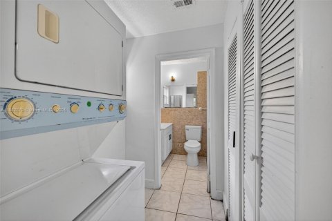 Casa en venta en Lauderhill, Florida, 4 dormitorios, 167.32 m2 № 1891077 - foto 24