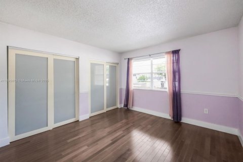 Condo in Miami, Florida, 2 bedrooms  № 1947026 - photo 15