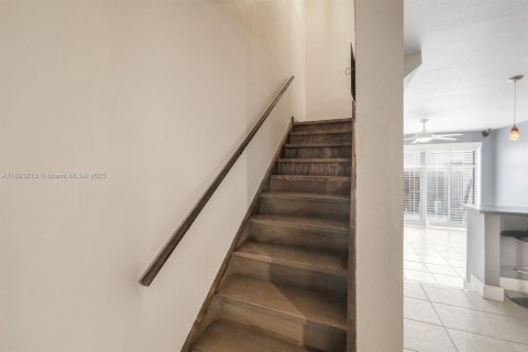 Condo in Miami, Florida, 2 bedrooms  № 1947026 - photo 10