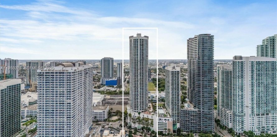 Condo in Miami, Florida, 1 bedroom № 2008631