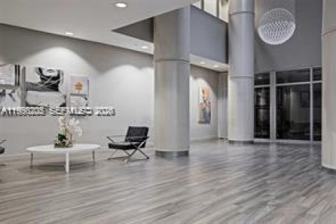 Condo in Miami, Florida, 1 bedroom № 2008631 - photo 12