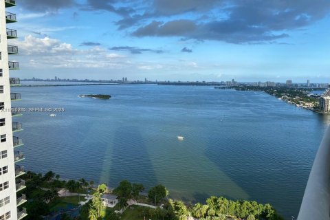 Condo in Miami, Florida, 1 bedroom № 2008631 - photo 2