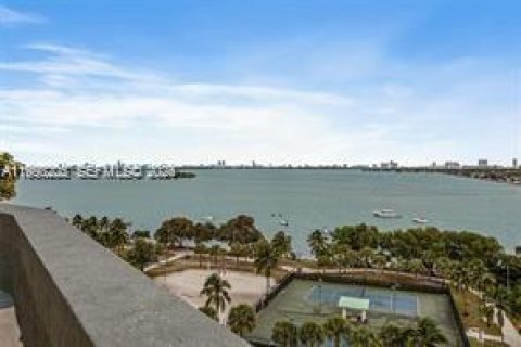 Condo in Miami, Florida, 1 bedroom № 2008631 - photo 13