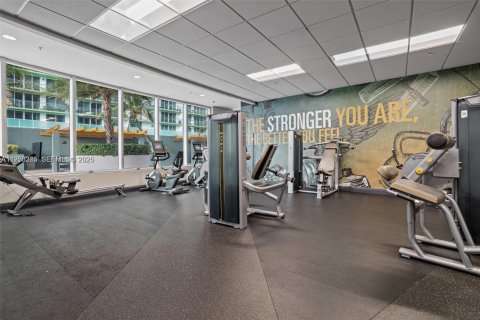 Condo in Miami, Florida, 1 bedroom № 2008631 - photo 10