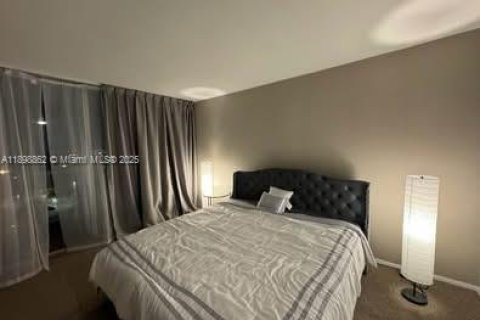 Condo in Miami, Florida, 1 bedroom  № 2013354 - photo 5
