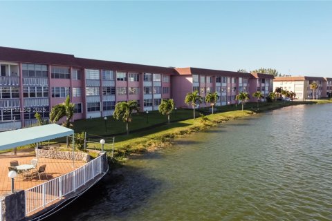 Купить кондоминиум в Майами, Флорида 2 спальни, 91.69м2, № 2039264 - фото 22