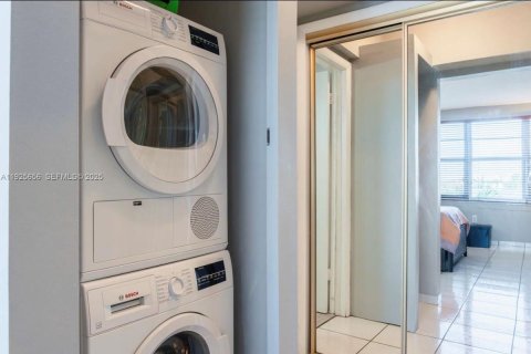 Купить кондоминиум в Майами, Флорида 2 спальни, 91.69м2, № 2039264 - фото 15