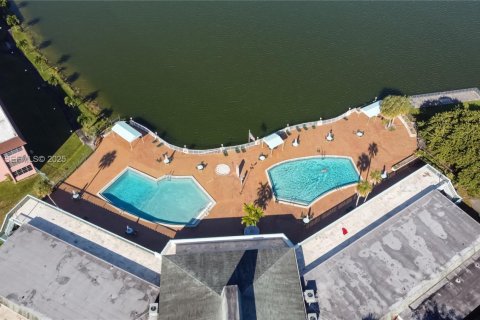 Купить кондоминиум в Майами, Флорида 2 спальни, 91.69м2, № 2039264 - фото 19