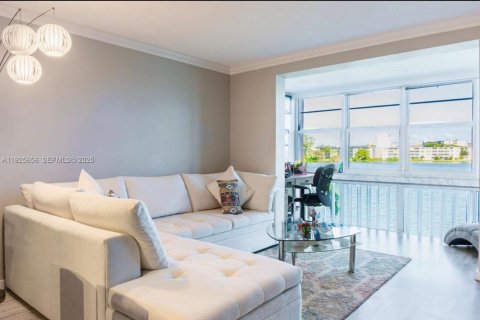 Купить кондоминиум в Майами, Флорида 2 спальни, 91.69м2, № 2039264 - фото 3