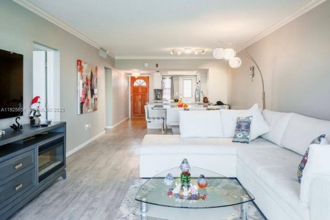 Купить кондоминиум в Майами, Флорида 2 спальни, 91.69м2, № 2039264 - фото 7