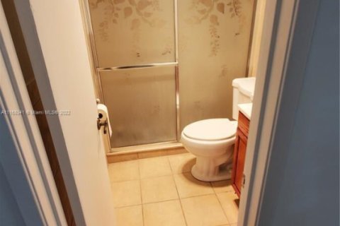 Copropriété à louer à Palm Springs, Floride: 2 chambres, 76.64 m2 № 1230302 - photo 1