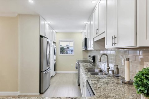 Condo in Bradenton, Florida, 2 bedrooms  № 1732951 - photo 8