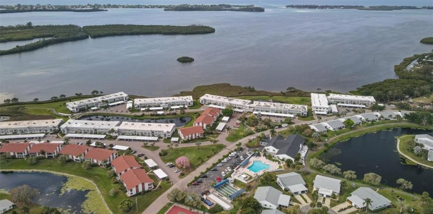Condo in Bradenton, Florida, 2 bedrooms № 1732951