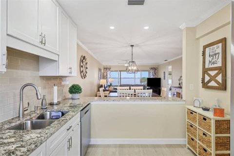 Condo in Bradenton, Florida, 2 bedrooms  № 1732951 - photo 11