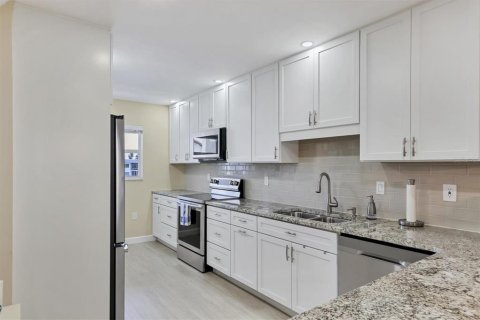 Condo in Bradenton, Florida, 2 bedrooms  № 1732951 - photo 9