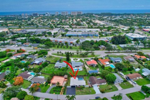 House in Boca Raton, Florida 3 bedrooms, 139.35 sq.m. № 1175203 - photo 1