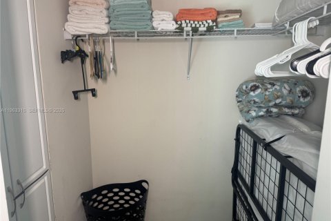 Снять в аренду таунхаус в Помпано-Бич, Флорида 3 спальни, 133.78м2, № 2027747 - фото 14