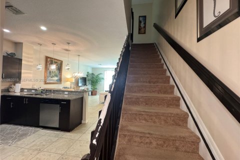 Снять в аренду таунхаус в Помпано-Бич, Флорида 3 спальни, 133.78м2, № 2027747 - фото 10