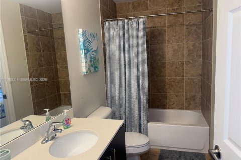 Снять в аренду таунхаус в Помпано-Бич, Флорида 3 спальни, 133.78м2, № 2027747 - фото 17