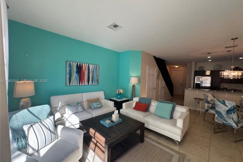 Снять в аренду таунхаус в Помпано-Бич, Флорида 3 спальни, 133.78м2, № 2027747 - фото 7