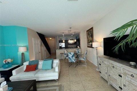 Снять в аренду таунхаус в Помпано-Бич, Флорида 3 спальни, 133.78м2, № 2027747 - фото 6