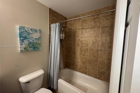 Снять в аренду таунхаус в Помпано-Бич, Флорида 3 спальни, 133.78м2, № 2027747 - фото 21