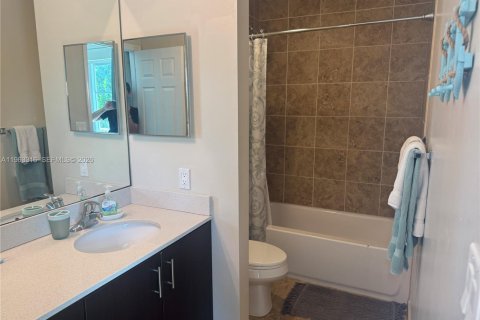 Снять в аренду таунхаус в Помпано-Бич, Флорида 3 спальни, 133.78м2, № 2027747 - фото 15