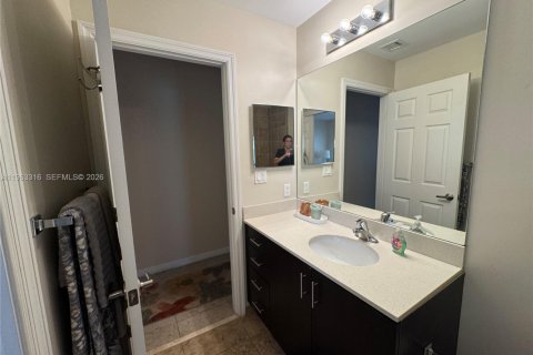 Снять в аренду таунхаус в Помпано-Бич, Флорида 3 спальни, 133.78м2, № 2027747 - фото 20