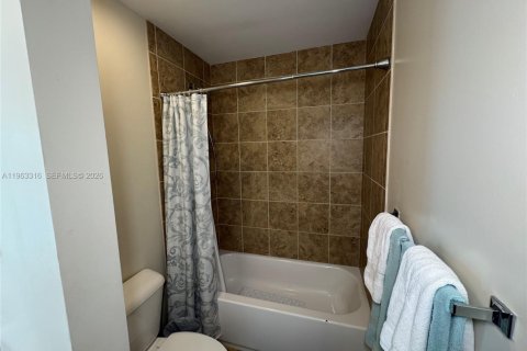 Снять в аренду таунхаус в Помпано-Бич, Флорида 3 спальни, 133.78м2, № 2027747 - фото 16