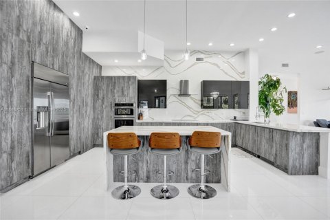 House in Miramar, Florida 5 bedrooms, 304.07 sq.m. № 1944245 - photo 21