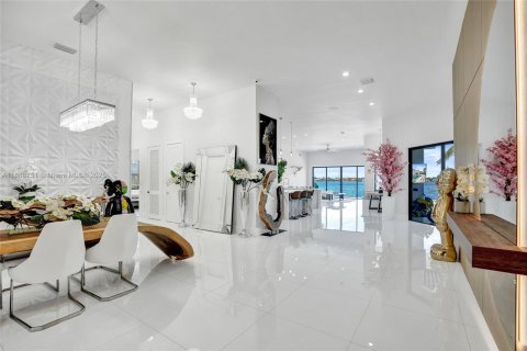 House in Miramar, Florida 5 bedrooms, 304.07 sq.m. № 1944245 - photo 8