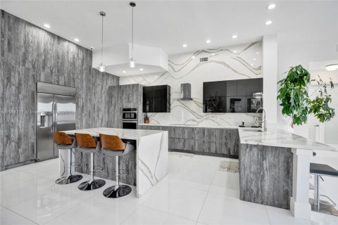 House in Miramar, Florida 5 bedrooms, 304.07 sq.m. № 1944245 - photo 20