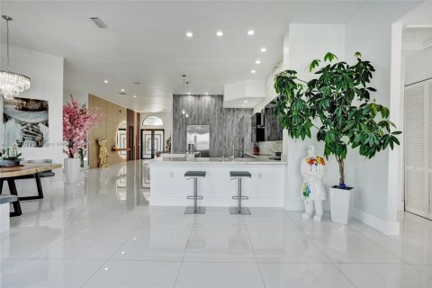 House in Miramar, Florida 5 bedrooms, 304.07 sq.m. № 1944245 - photo 30