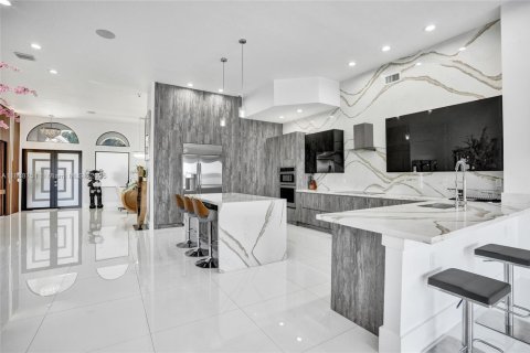 House in Miramar, Florida 5 bedrooms, 304.07 sq.m. № 1944245 - photo 19