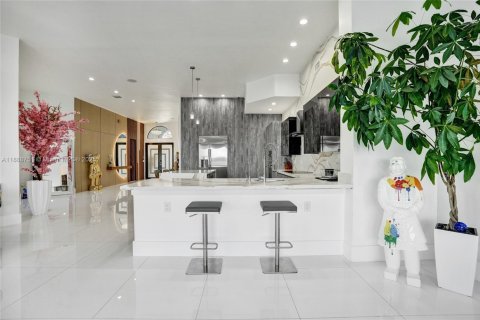 House in Miramar, Florida 5 bedrooms, 304.07 sq.m. № 1944245 - photo 22