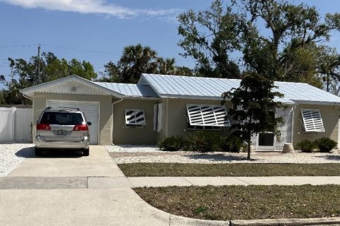 House in Bradenton, Florida 2 bedrooms, 91.42 sq.m. № 1901272 - photo 1